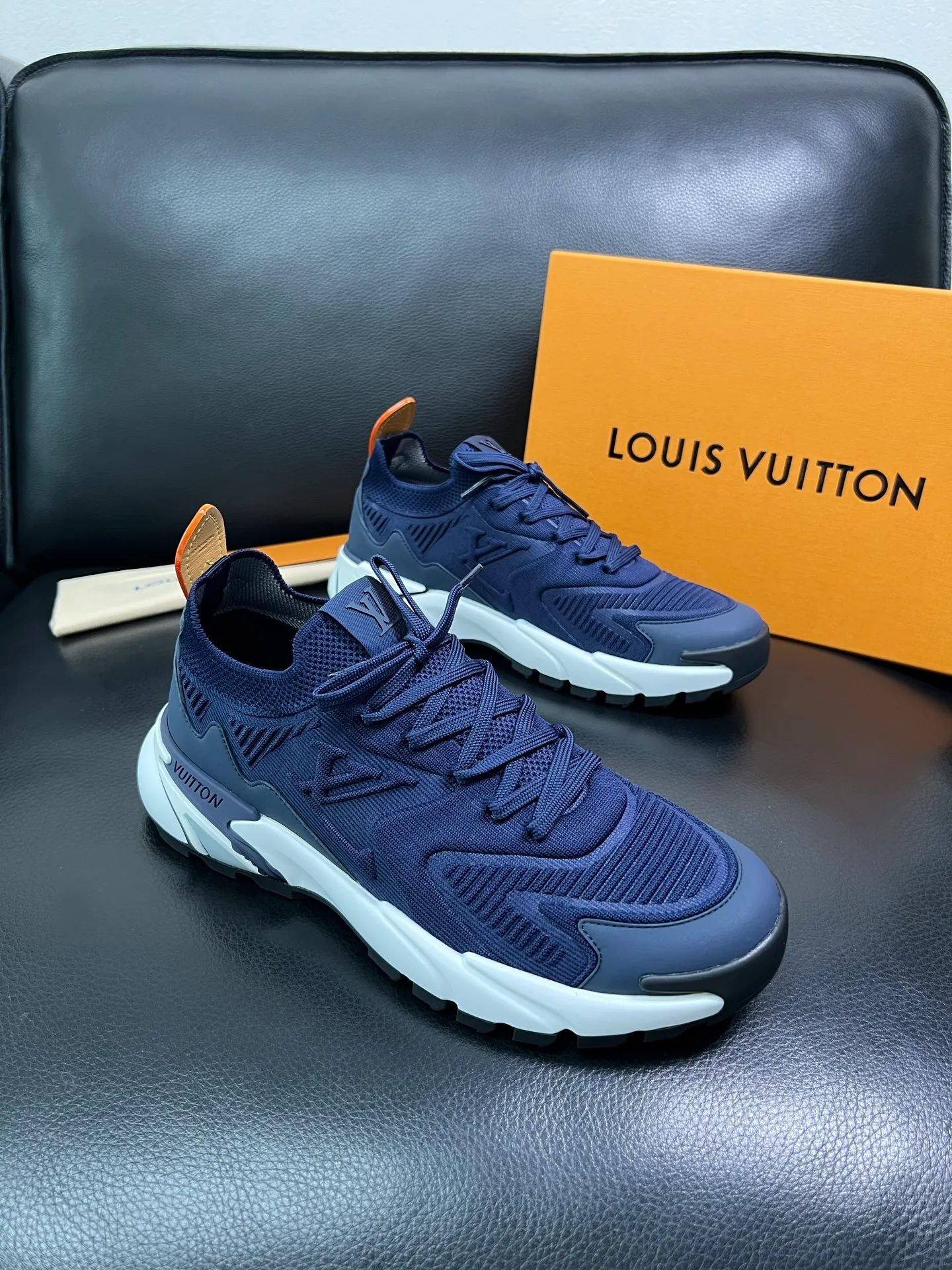 Men's shoes 💰660 Lv top purchasing Louis Vuitton Leather Shoes Counter Synchronization, imported fly woven fabrics from Italy, imported water-dyed cowhide lining, soles: original soles specially provided by the original factory, original factory follow-up orders, high quality, welcome to compare, code number 39-44 (custom-made 45) 85887
